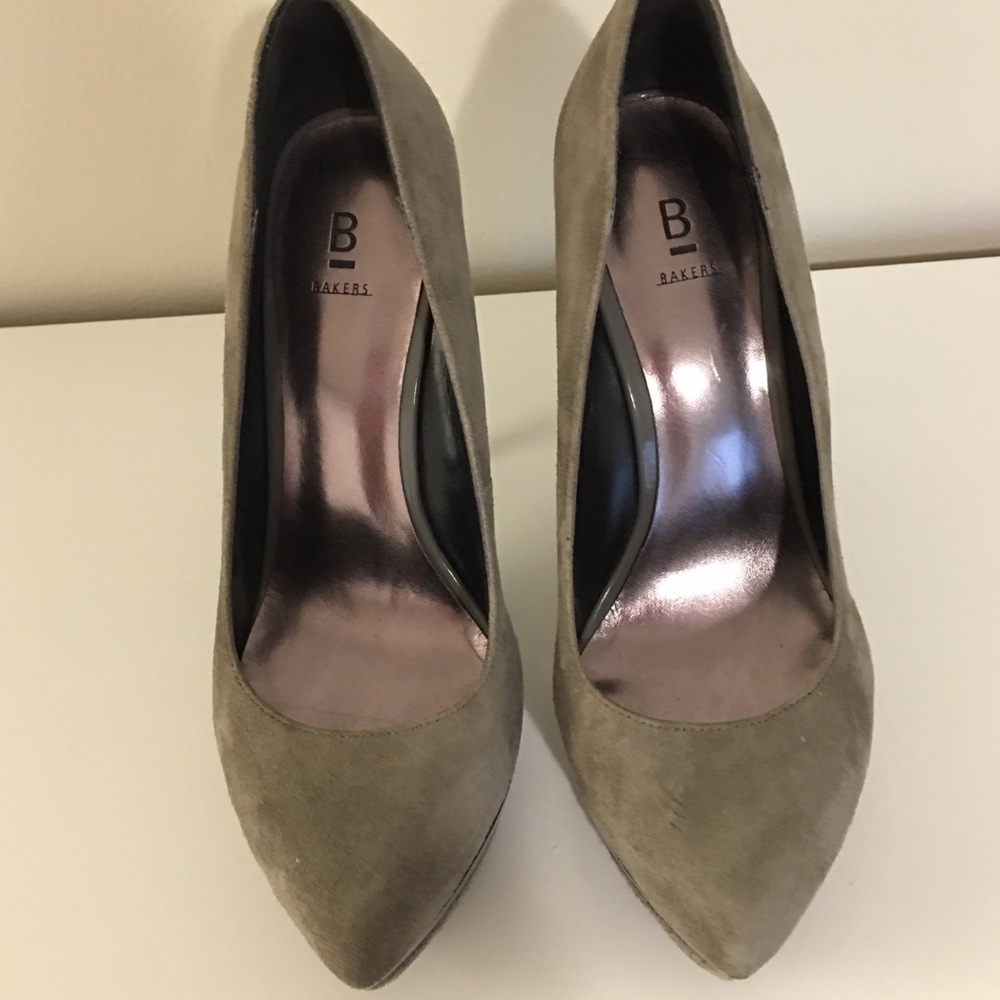 Bakers US size 6.5 Grey Faux Suede 5.25” Stilettos